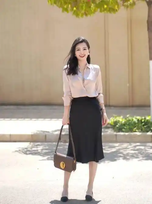 原创40岁女人早春职场穿搭西服衬衫裙装长裤时髦干练显年轻