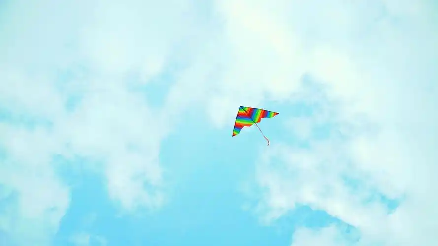 其它,风筝,唯美,蓝天,蓝天里的小小风筝壁纸