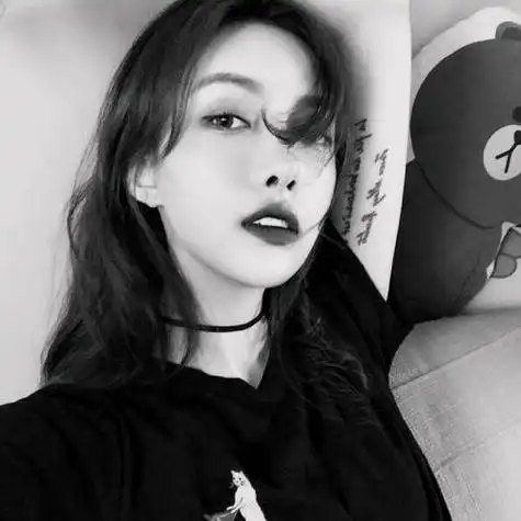 高冷霸气黑色系女生头像,甜的很正经人间理想少女