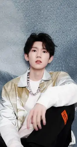 王源近期造型图pick,款款养眼,总有一款让你心动