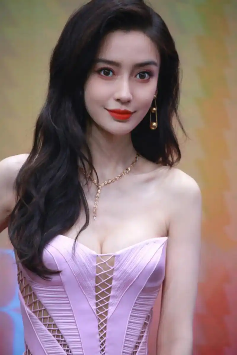 杨颖 angelababy时尚芭莎红毯生图,这身材完全是没得说