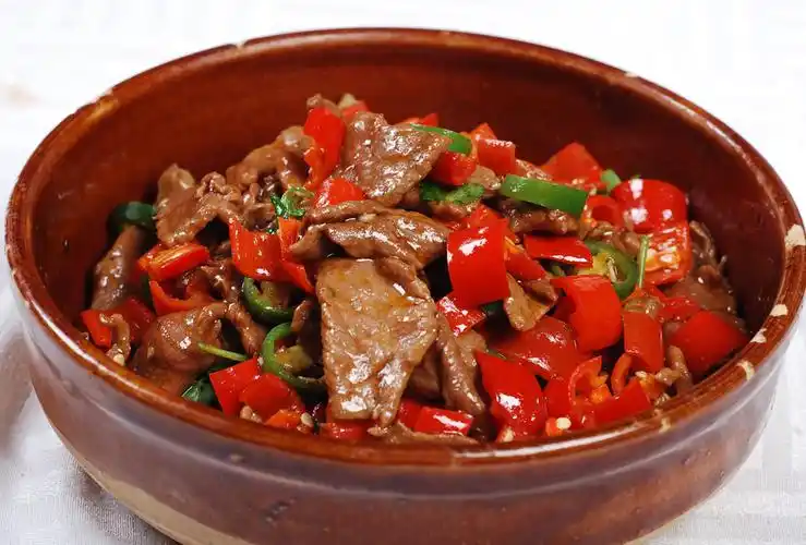 这个特色缔造了像"剁椒鱼头","酱椒鱼头"这些风靡全国的经典湘菜本来