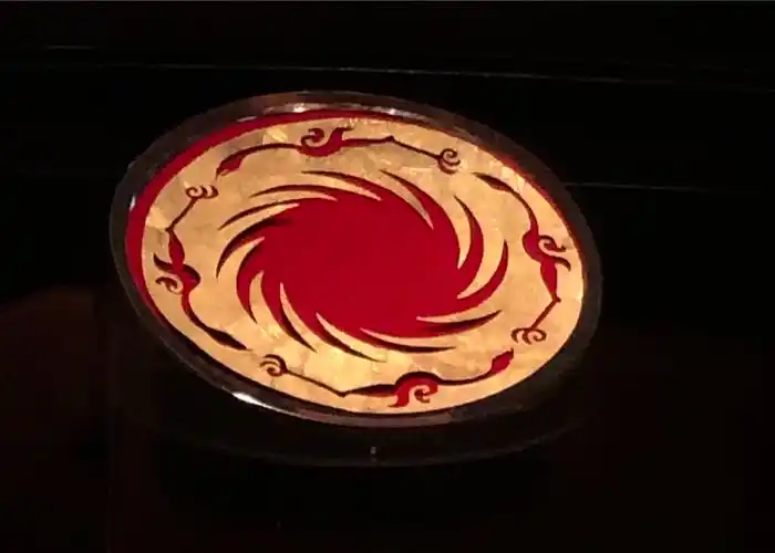 现在太阳神鸟成了金沙遗址博物馆的标志,也是成都市的形象标志,更