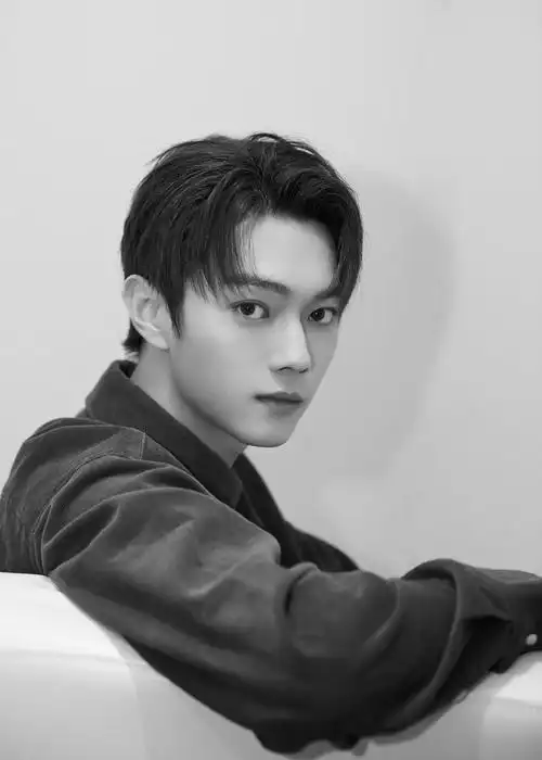 欢娱影视演员许凯soso今日出席平安京opl明星表演赛