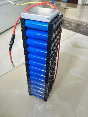 48伏10安锂电池一组,65节18650