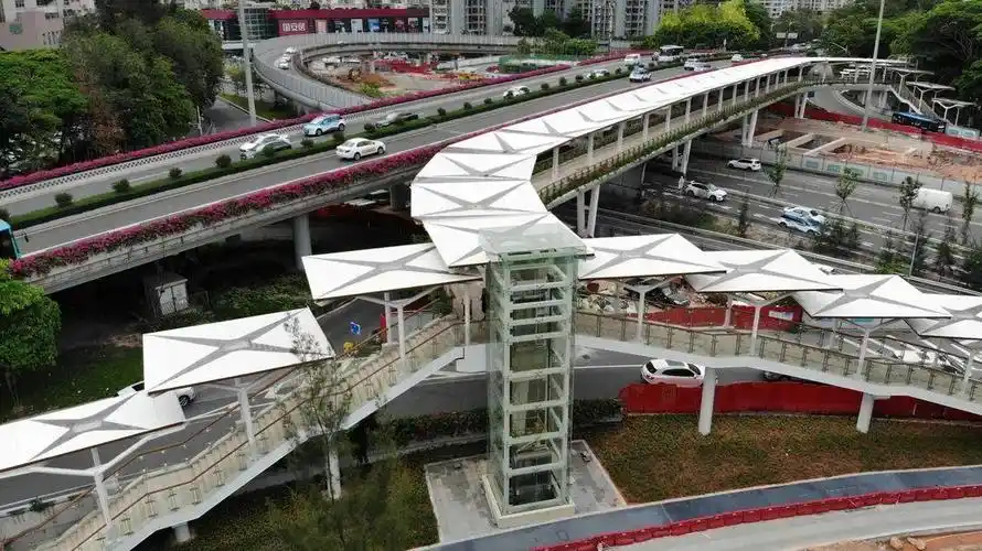 有电梯,有雨棚这样的过街人行天桥你爱了吗经常在这过马路的胖友再也