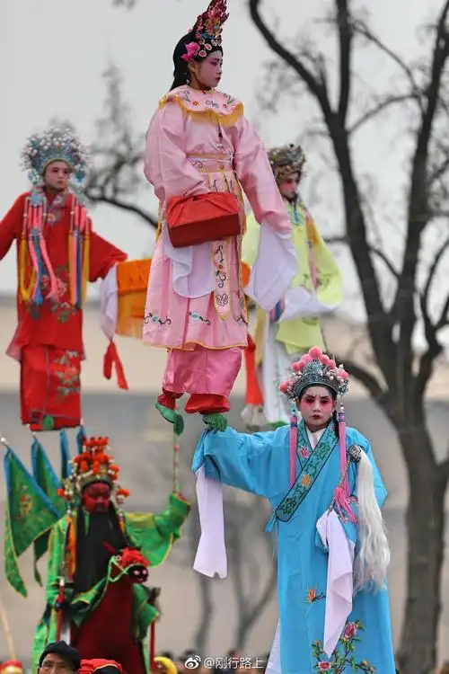 社火陕西民间一种庆祝春节的传统庆典狂欢活动.高台最为经典
