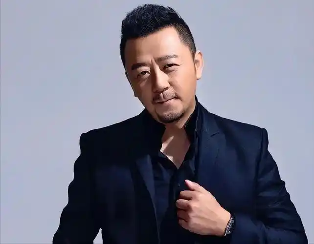 演员郭涛:娶小17岁重庆美女李燃,婚后生一儿一女,幸福美满