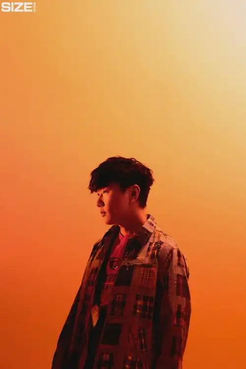 昨晚完美举行圣所终点站线上演唱会的林俊杰超话登上了size封面,继续