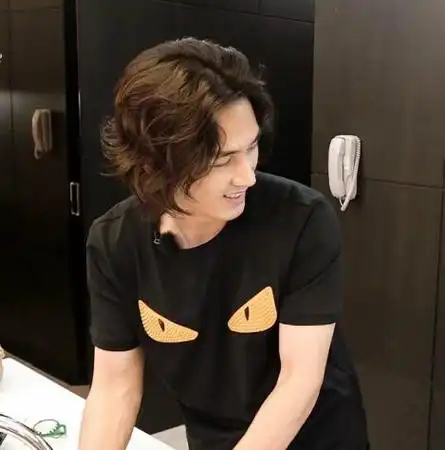 李承铉为什么留长头发