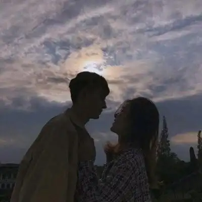 拥抱幸福一对情侣头像