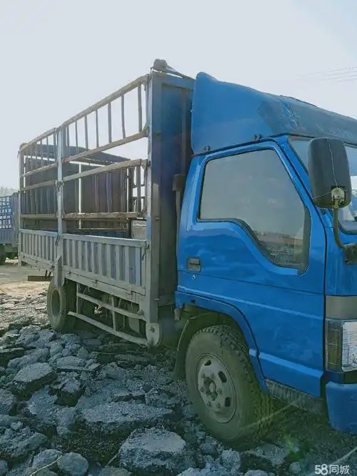 北京牌 旗龙 108马力 4.2米单排仓栅式轻卡(bj5044ccy1e)