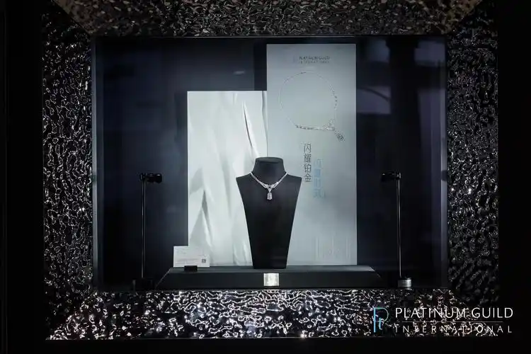 13新闻稿10.消博会现场古董珠宝展区.jpg10.消博会现场古董珠宝展区