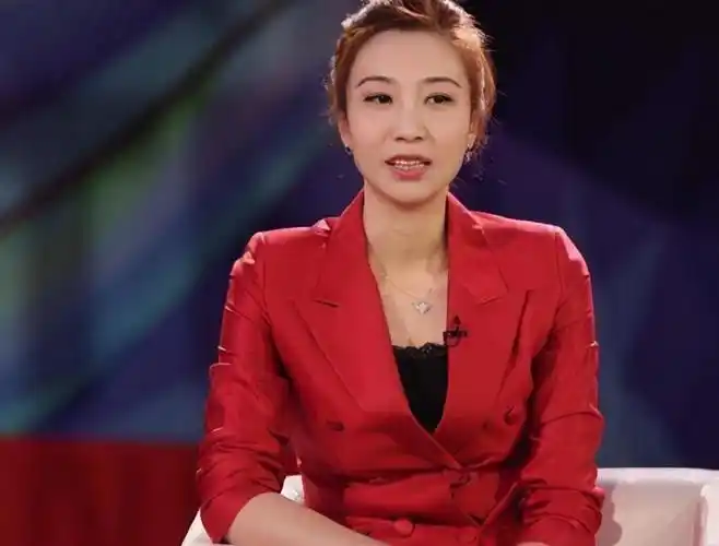 实话实说,你觉得李颖的排球解说水平怎么样?