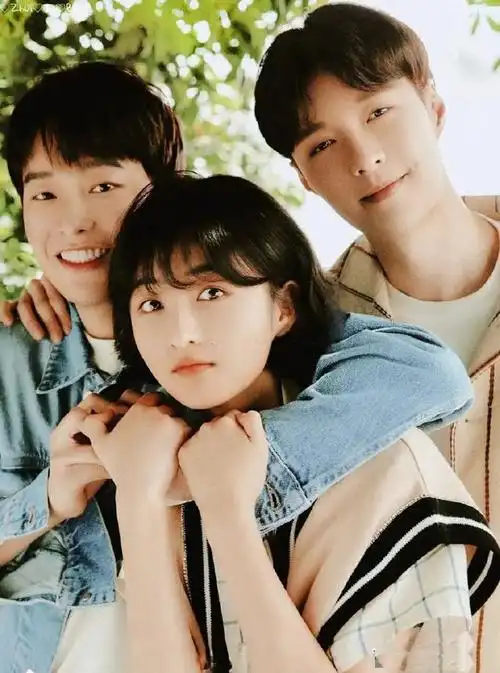 张艺兴彭昱畅张子枫划船漂走了!3人只能向导演组求助,大喊救命