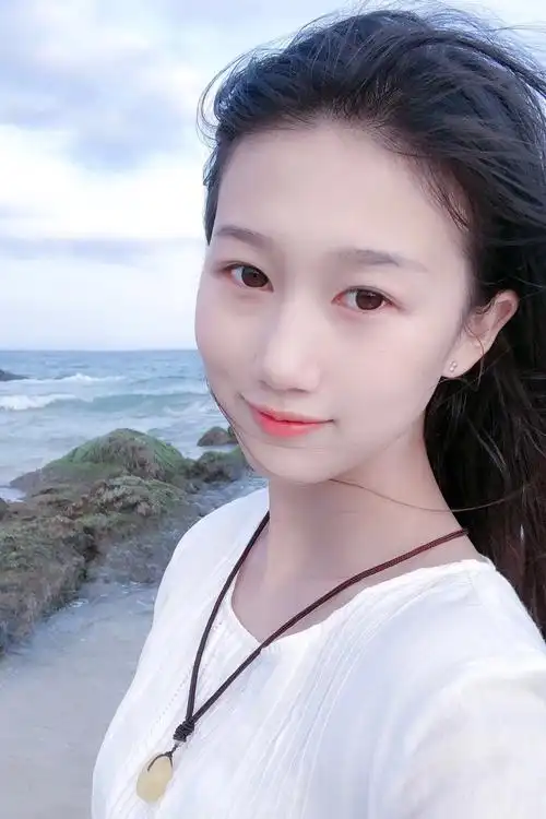 又拿出老照片骗赞啦 图三是左脸素颜自拍嘿嘿