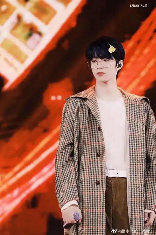 刘耀文 超绝少年气#lyw#刘耀文 目光磁石#刘耀文戴眼镜真的太绝涟叭