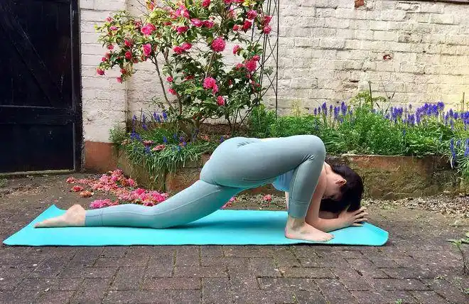 想要练好一字马那就少不了开胯练习这几个瑜伽体式就不要错过