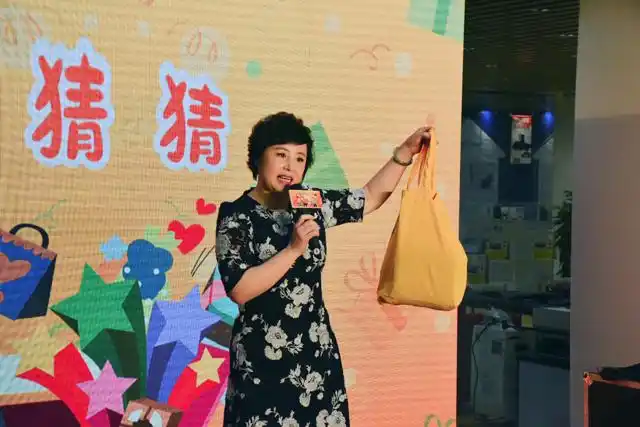 北京人民广播电台《老年之友》主持人 芳华