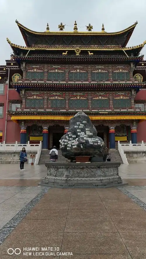 大金瓦寺正殿及庭院.