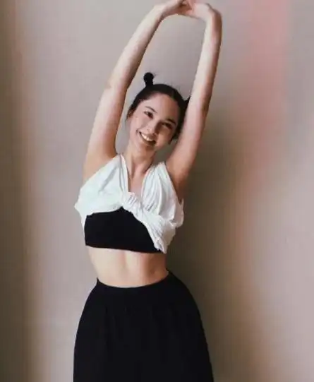 杨丞琳的健身照:自律和努力的回报 杨丞琳在社交平台上晒出个人健身