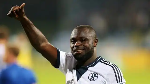 德国足球首位黑人国脚:醉酒携2女回家,妻子气得要砍人