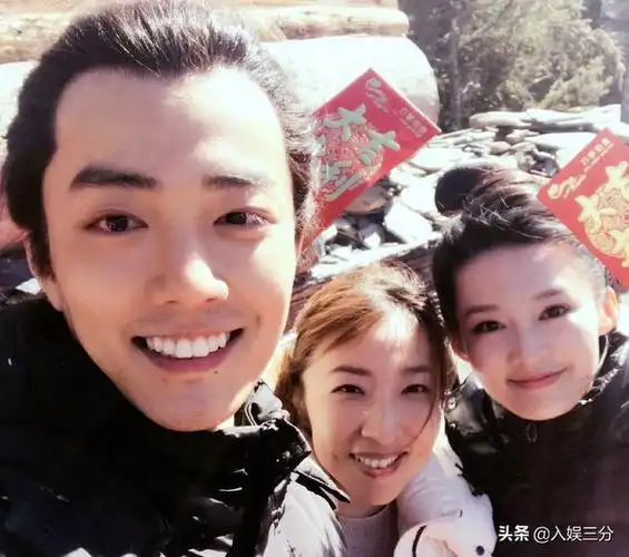 狼殿下花絮曝光肖战李沁自拍展露真实颜值二人cp感十足