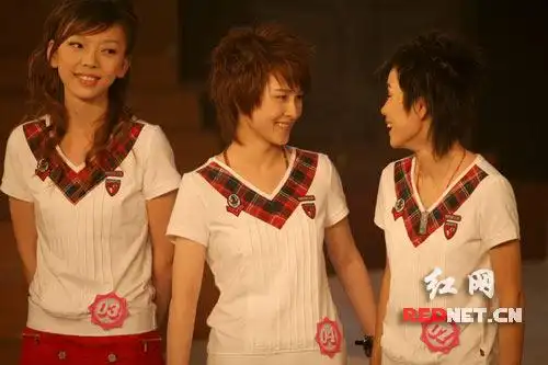 汤红辉 摄影 刘思源   张必闻)"2006超级女声"长沙唱区10进7比赛正