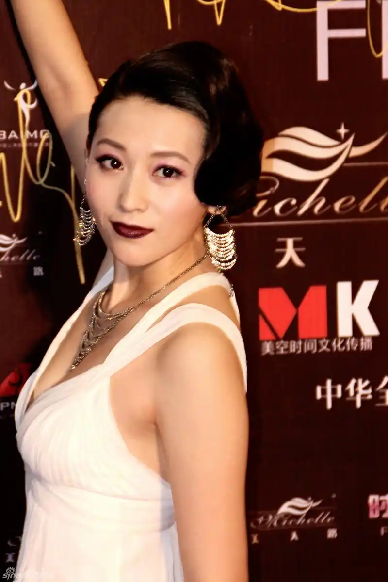 组图:宁丹琳亮相生态中国时尚盛典 性感白裙抢镜_高清图集_新浪网