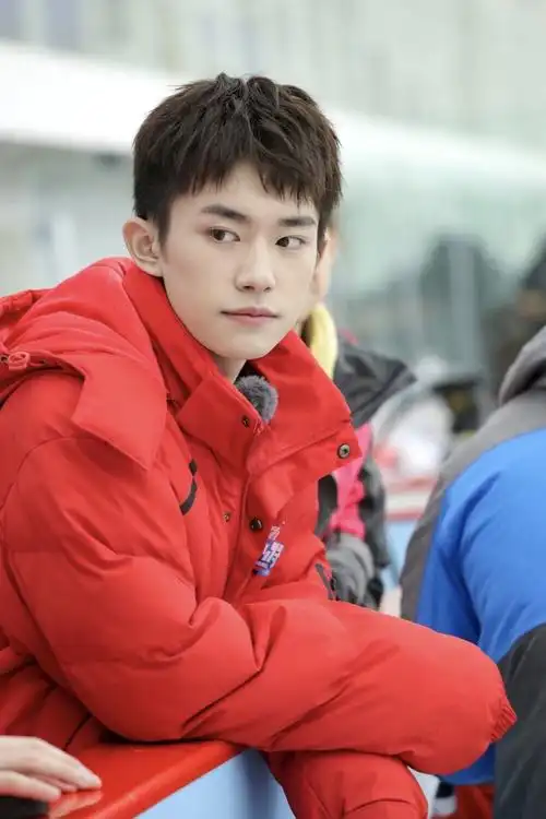 关注3月3日 19:26ponystil马尾辫