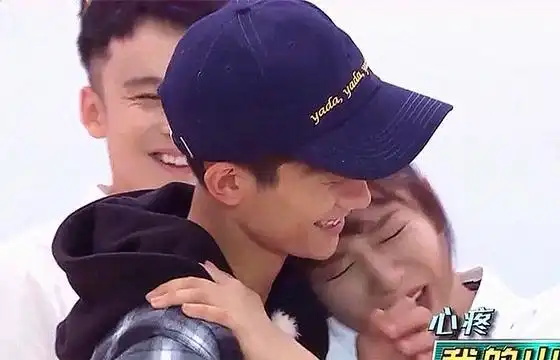 张一山杨紫录节目碰面,杨紫直接扑倒在张一山怀里,网友:官宣吧