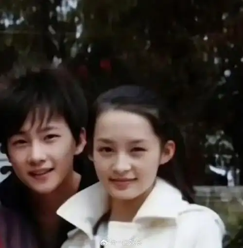 早期的杨洋和李沁 略显青涩的模样 不过这两位是真好看啊