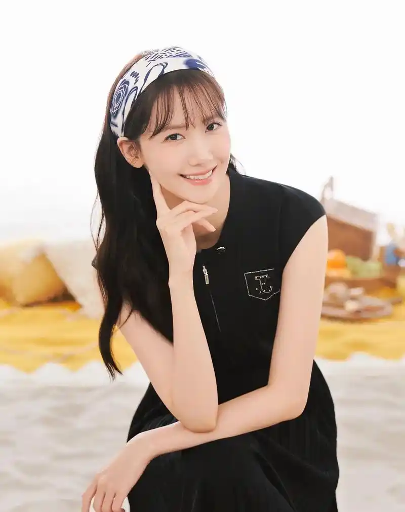 韩娱热点# #林允儿# 26日,林允儿在公开的夏季假日系列 - 抖音