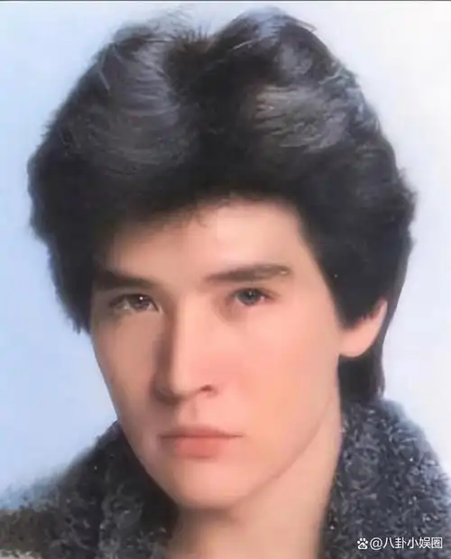 62岁费翔与44岁冯绍峰同框,才知真帅和装帅差距有多大