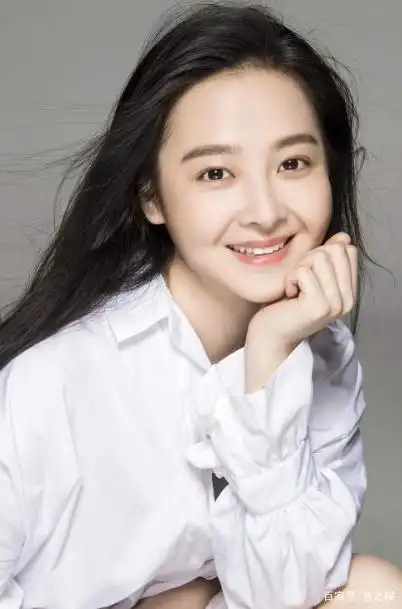 国民闺女杨晓丽:恋过释小龙红过关晓彤,当红隐退今复出惊艳四座