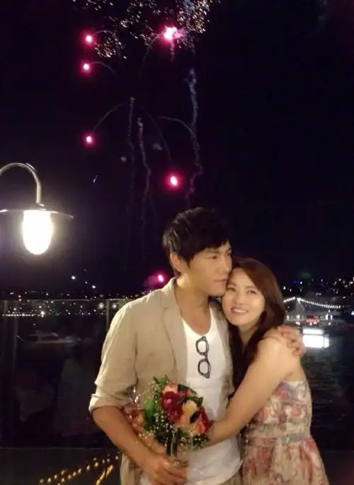46岁伊能静再婚晒婚纱 男友秦昊小她10岁文艺范【3】