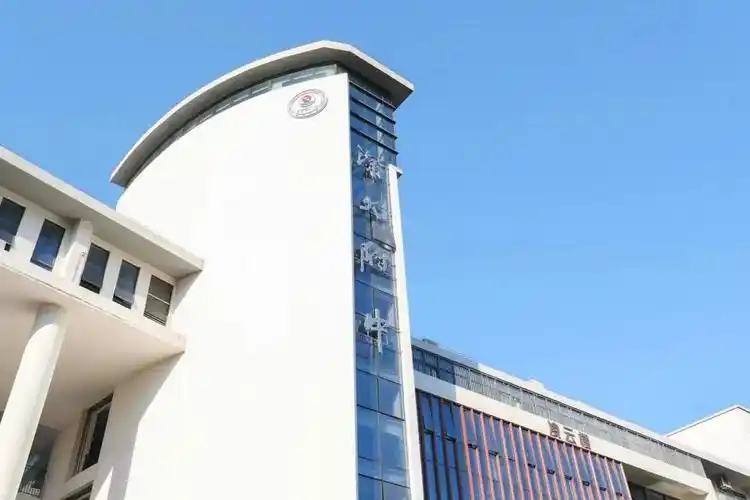 福田区与深大附中签约深圳这所中学改名字了