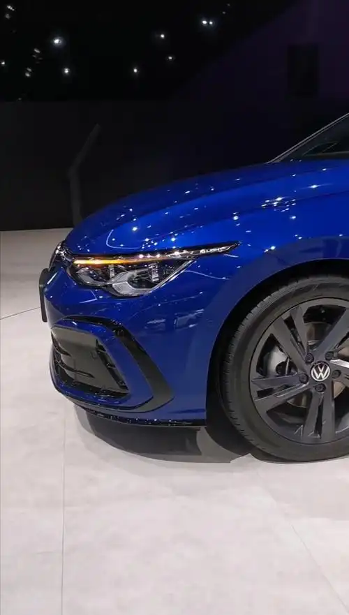 大众高尔夫第八代颜值高动力十足性能优越