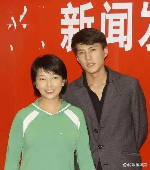 靳东:与离过婚的江珊同居了5年,却为何转身娶了二婚的李佳?