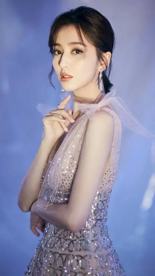 佟丽娅靓丽优雅温柔,人间极致美