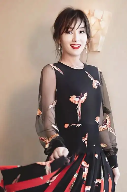 杨恭如粉嫩佳人优雅写真美艳动人