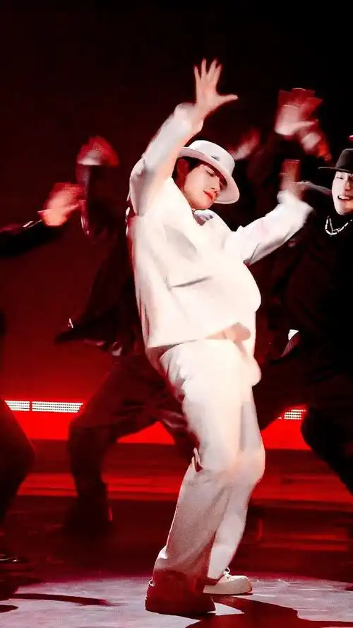 丁程鑫舞台美学也太震撼了每一帧都像艺术品有被惊艳到