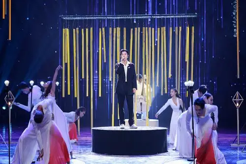 《跨界歌王》毛晓彤打破甜美变身黑天鹅,王天辰王耀庆综艺新担当