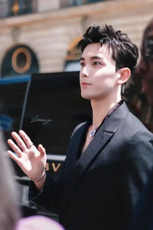 吴磊超话活动放映 |@吴磊leo7015@bvlgari宝格丽宝格丽灵蛇系列75