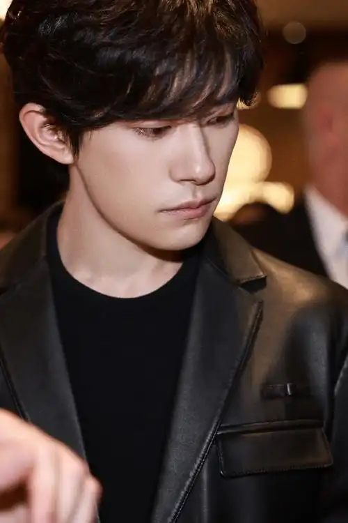 易烊千玺近距离生图##易烊千玺积家全球代言人