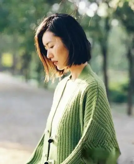 刘雯短发发型叫什么 高级感设计美出新高度