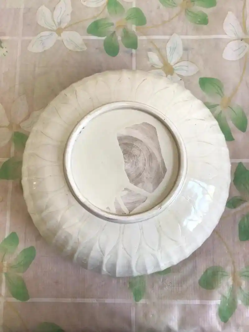 宋代定窑白釉莲瓣纹大碗:高:13.2,口:32.2,此碗硕大 - 抖音