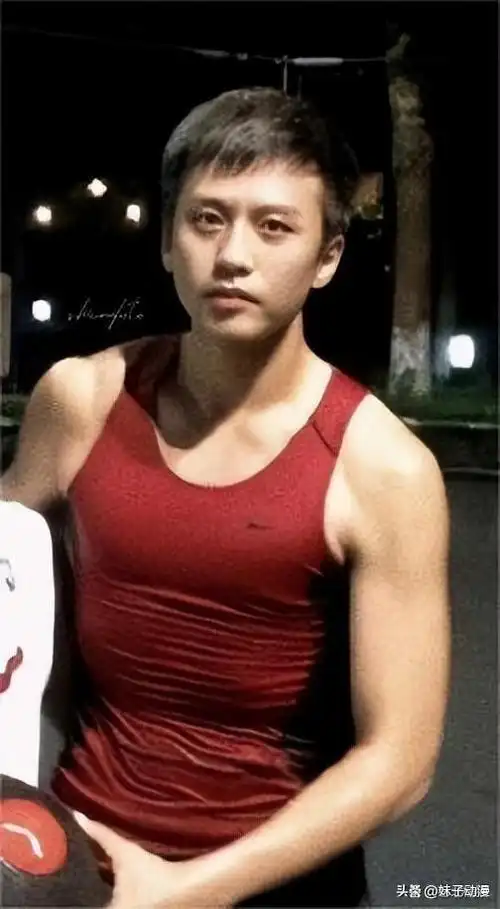 邓超通过细致入微的演绎成功打动了观众,使这个原本负面形象的父亲让