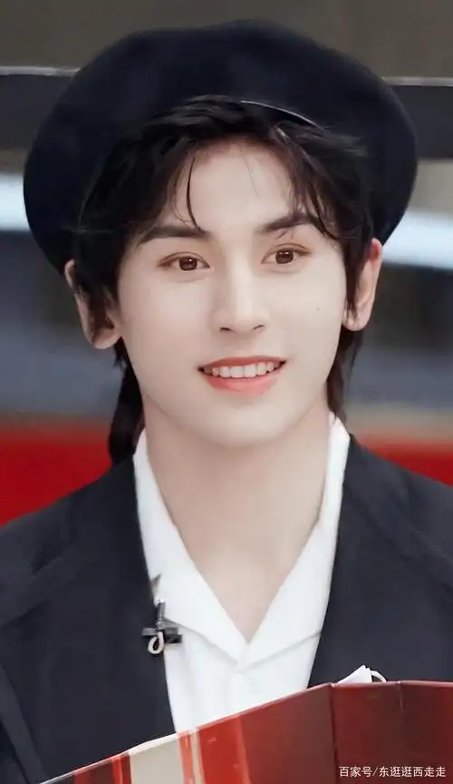 张哲瀚的长相立体精致美而不娘