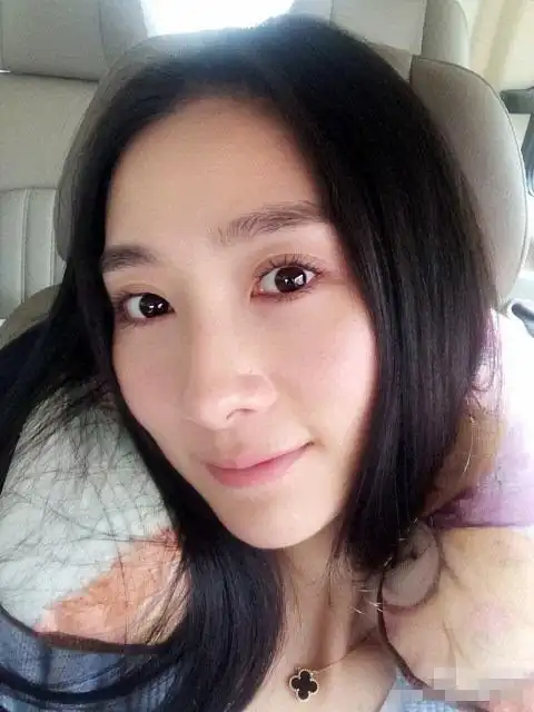 自黑出新高度!陶昕然晒自拍论角度重要性